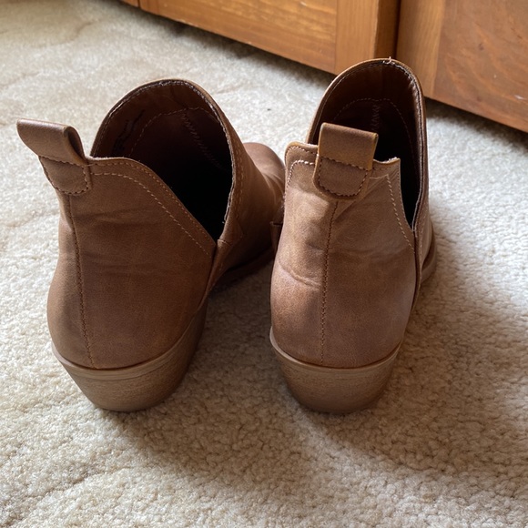 Univeral threads booties color tan size 8 - Picture 5 of 6